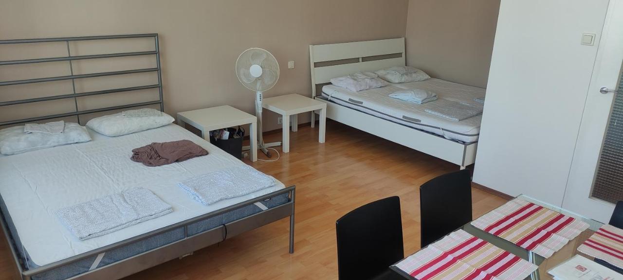 Affordable Studio Near City Center Вена Экстерьер фото
